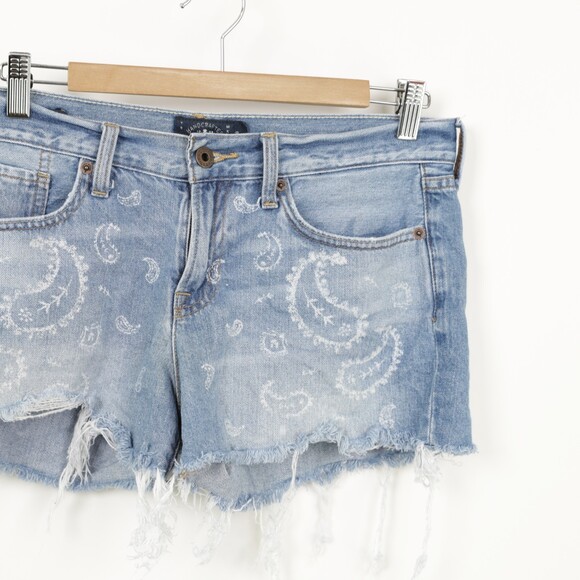 Lucky Brand The Cut Off Blue Paisley Distressed Floral Denim Shorts size 6 / 28 - Picture 5 of 11